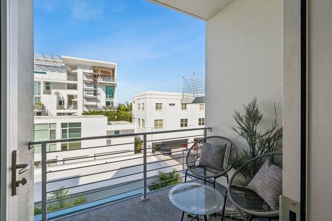 Building Photo - 1343 4th St