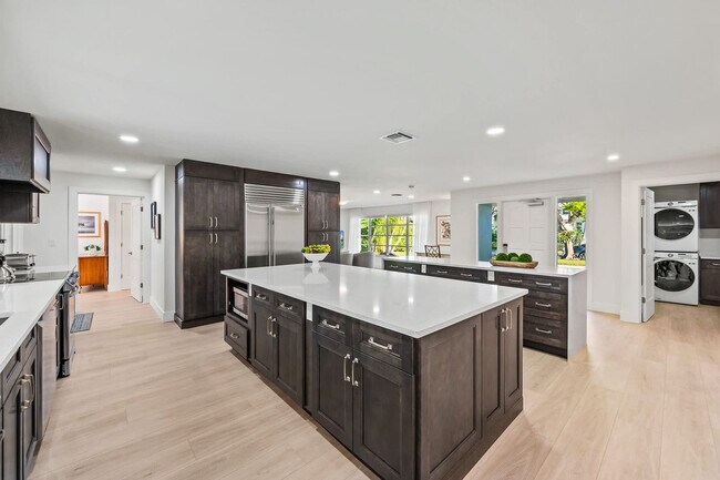 Building Photo - 606 Wedge Dr