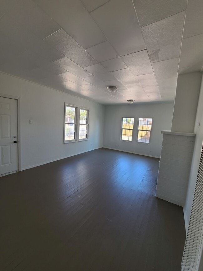 Building Photo - Edith