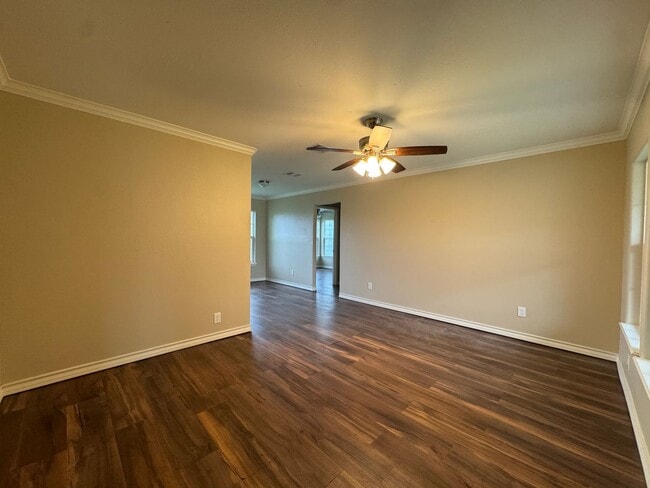 Building Photo - Ready for move in!