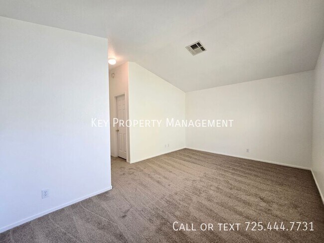 Building Photo - COZY 2 BED, 2 BATH UPSTAIRS CONDO* GATED C...