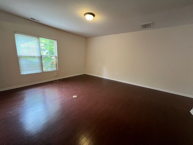 Building Photo - 2108 Chipley Dr