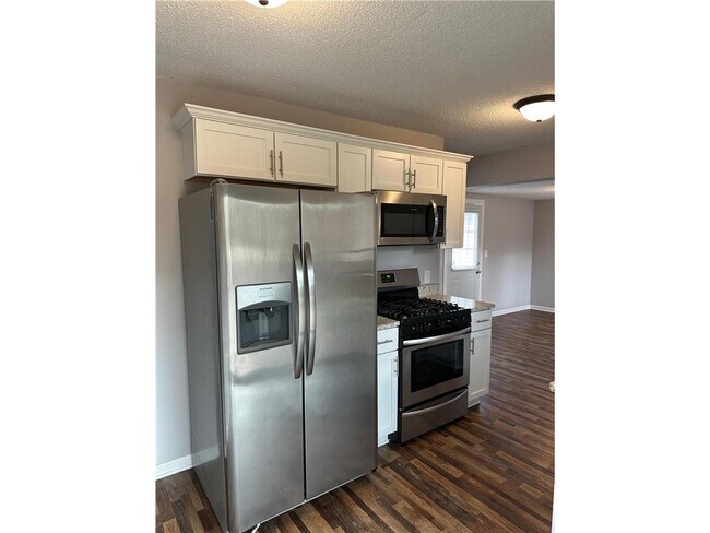 Building Photo - 8390 Able St NE