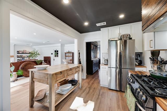 Building Photo - 2216 W Lotus Ave