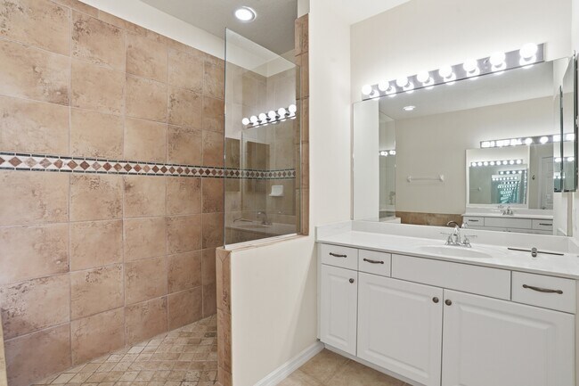 Building Photo - 12854 Carrington Cir