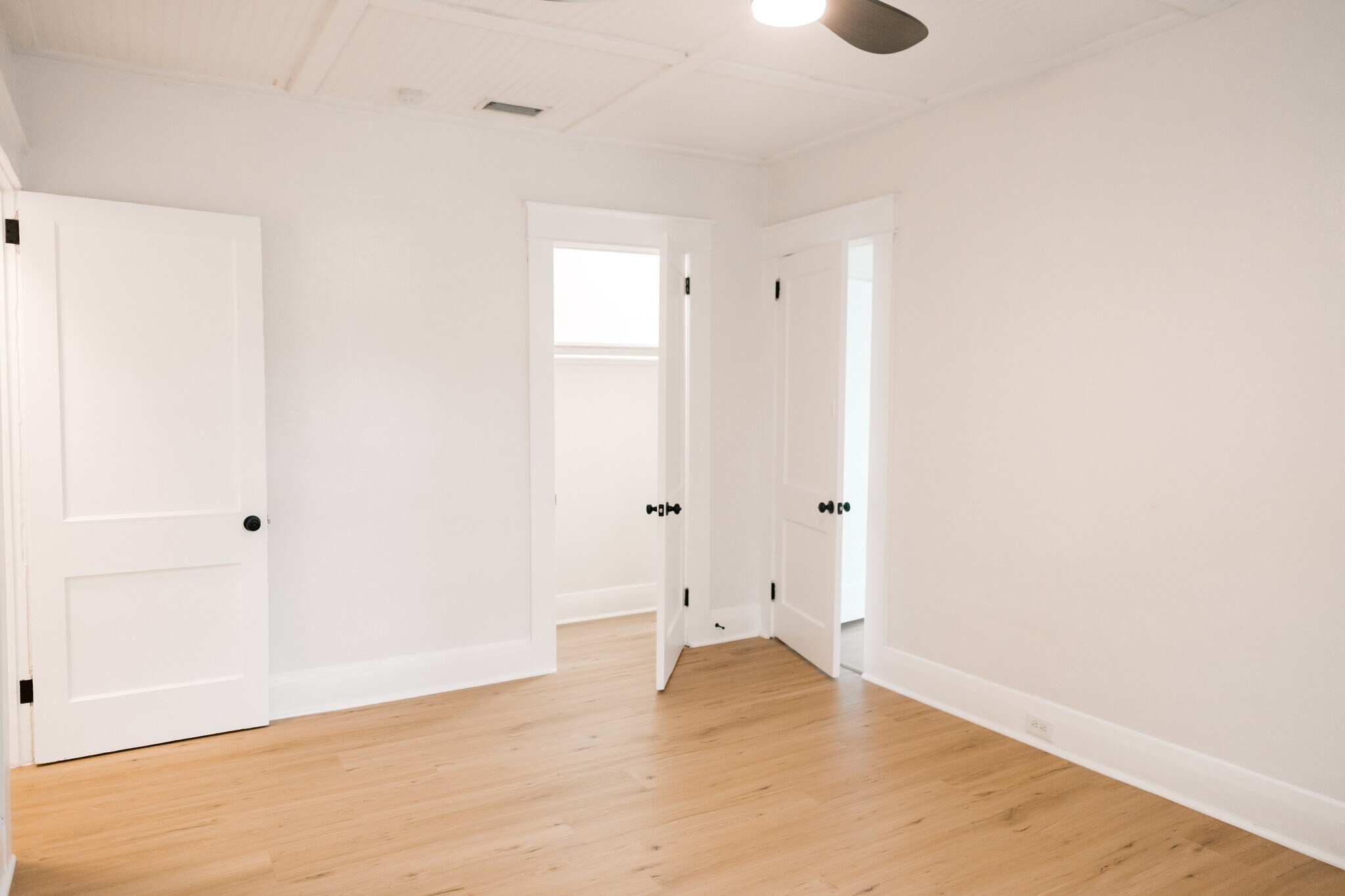 Building Photo - 902 W Columbus Dr