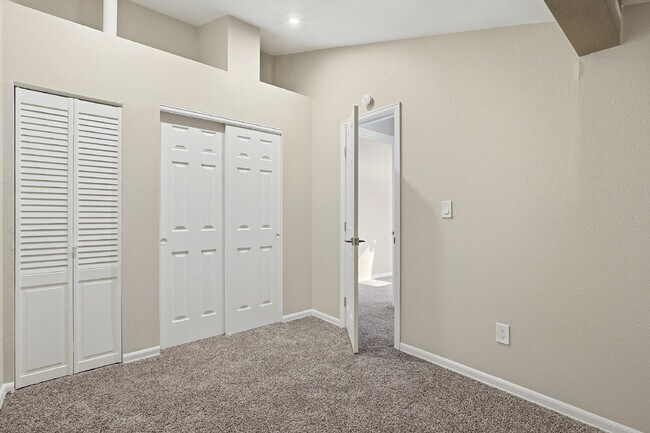 Building Photo - $1,740.95 - 2 bed/1 bath, cozy Denver Condo!