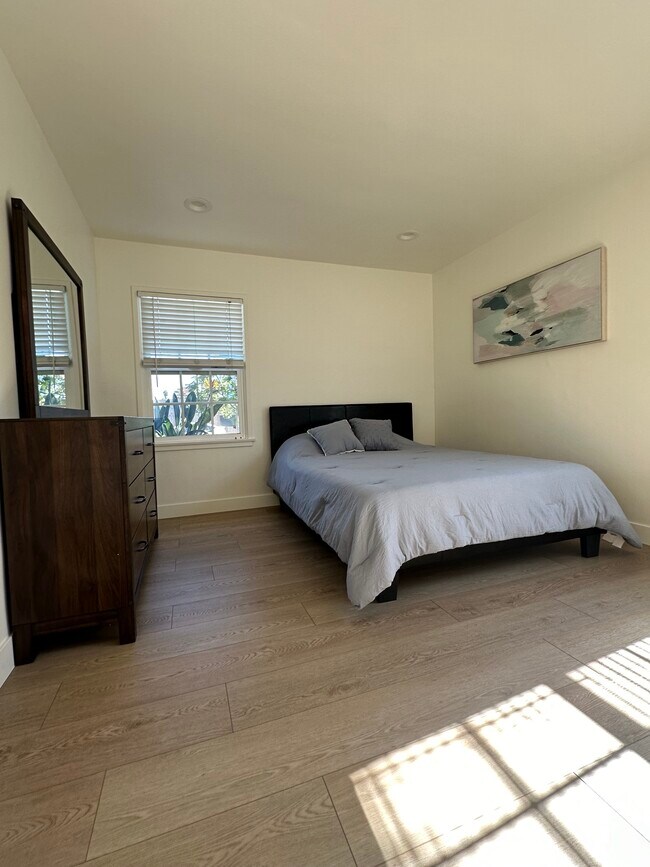 Building Photo - 2303 Amherst Ave