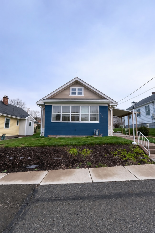 Building Photo - Spacious Single-Family Home w/Sunroom partially finished basment| Pet Friendly | Shaler