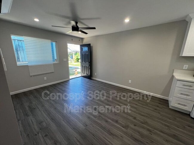 Building Photo - 2520 E Anaheim St