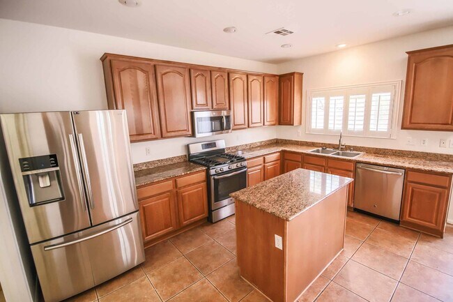 Building Photo - Southern Highlands Beauty with Expansive Loft & Designer Upgrades!