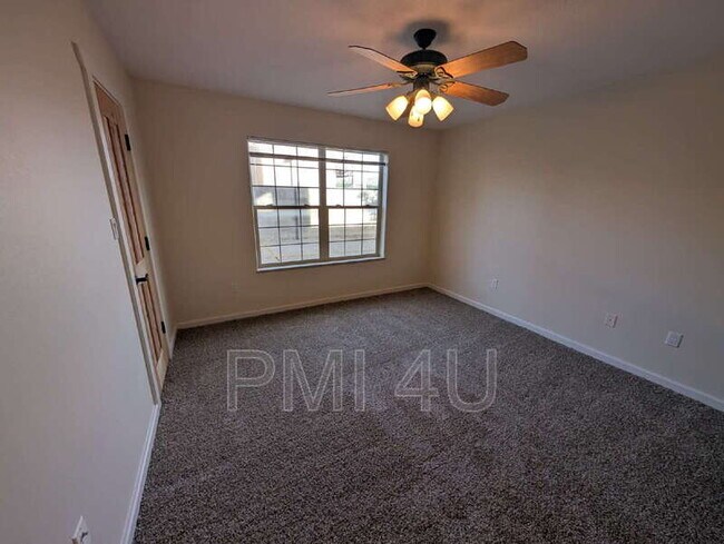 Building Photo - 511 Eugene Ct SE