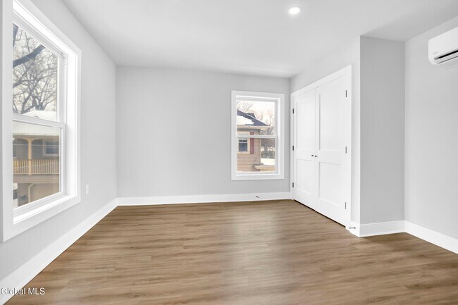 Building Photo - 103 E High St