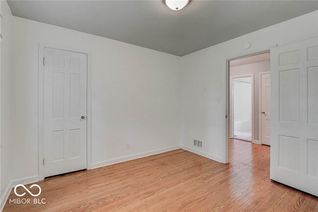 Building Photo - 5043 Boulevard Pl