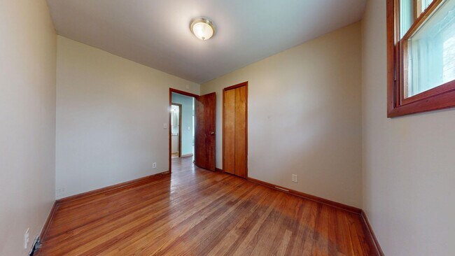 Building Photo - Shelby Schools, country ranch with garage