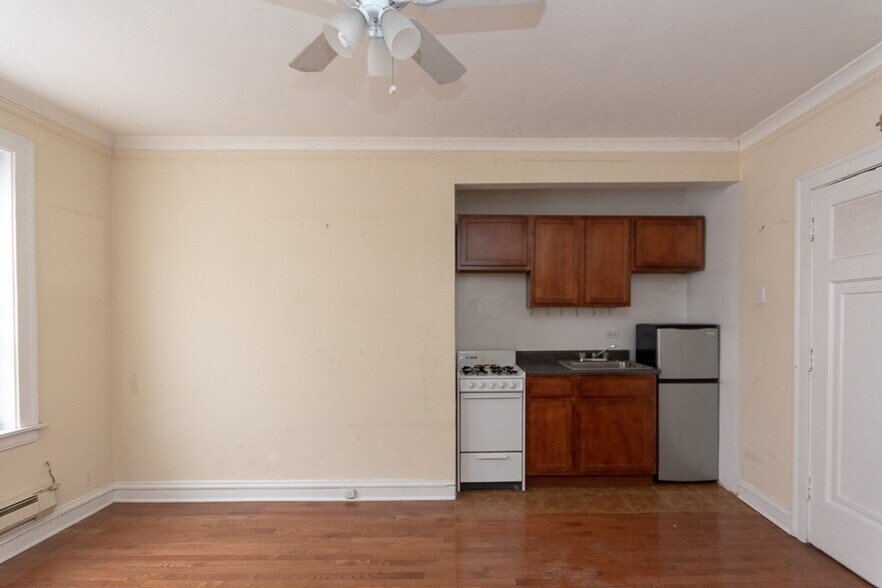 Building Photo - 4542 N Damen Ave
