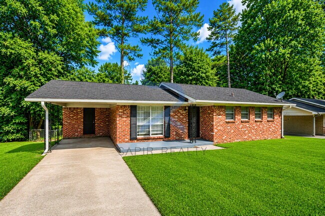 Building Photo - Peaceful Suburban Living Awaits – 3BR/1.5BA Home
