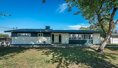 Building Photo - Available Now - Beautiful Ranch-Style Home...
