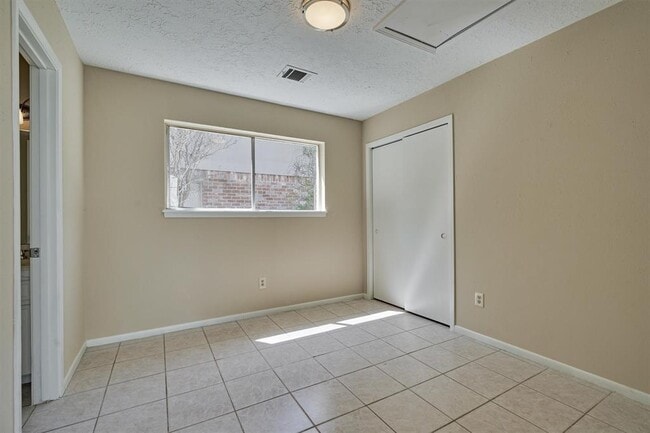 Building Photo - 3503 Dawnwood Dr