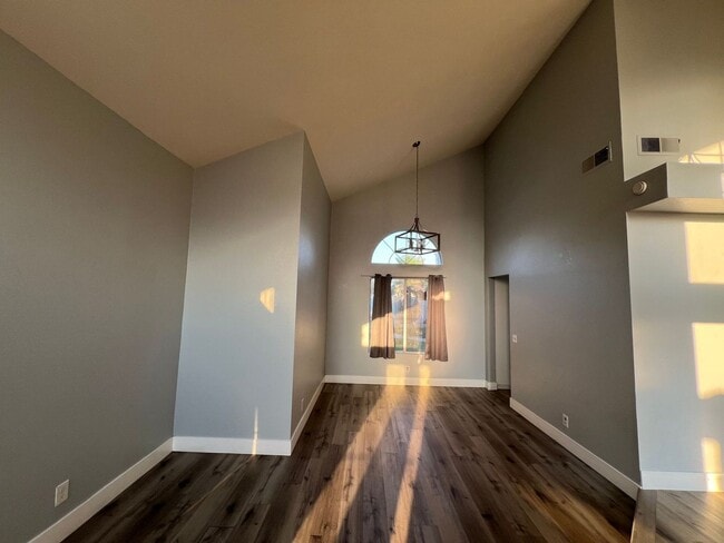 Building Photo - Beautiful Horsethief Canyon Ranch Home loc...