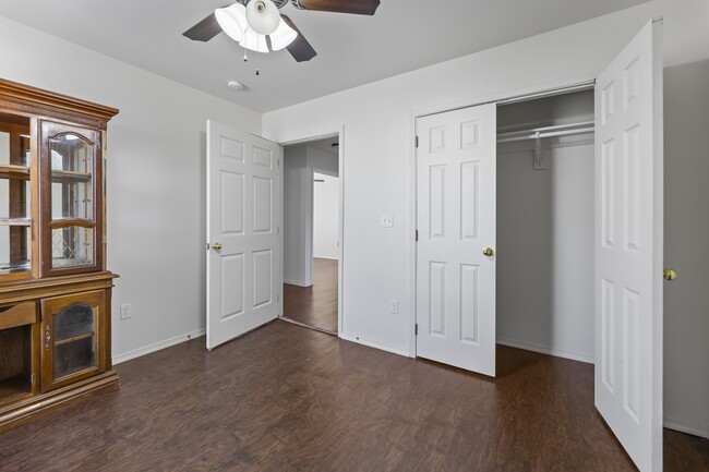 Building Photo - 3723 W 53rd Pl