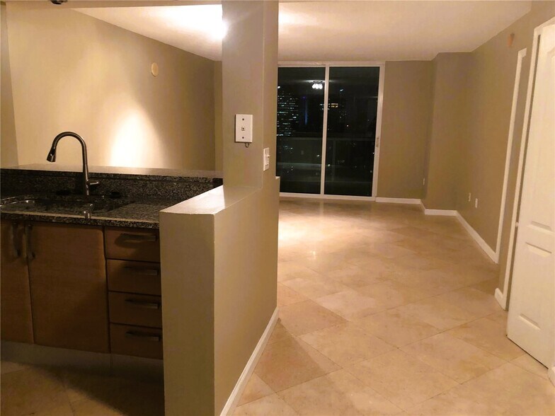 Building Photo - 2101 Brickell Ave