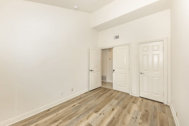 Building Photo - 210 33rd St