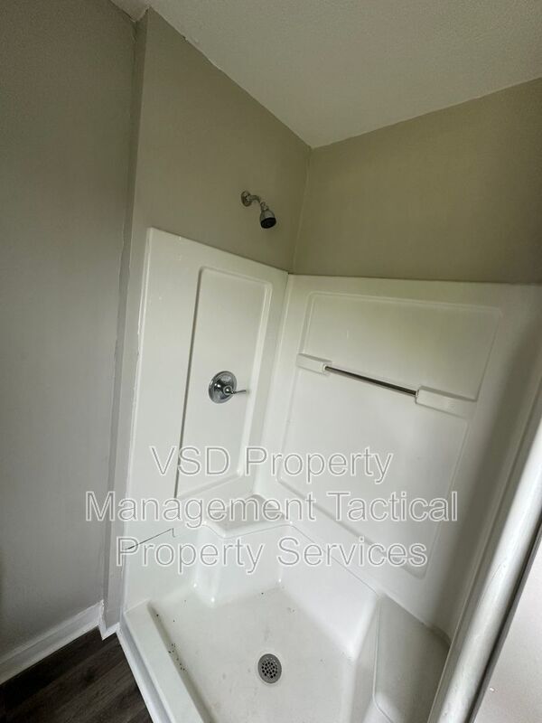 Building Photo - 6519 Hosmer Ave