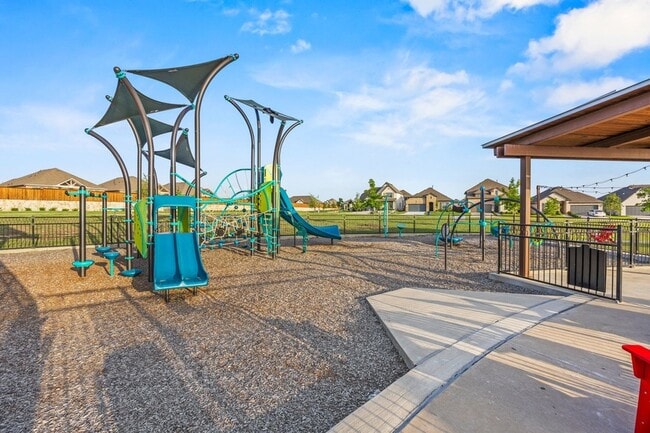 Building Photo - 2102 Clearwater Way