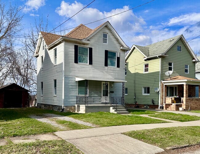 Building Photo - 923 Marshall Ave
