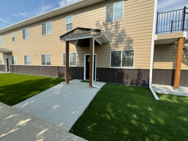 Building Photo - 310 3rd St W