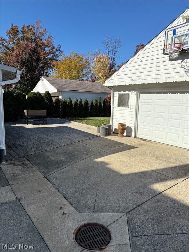 Building Photo - 30401 Mildred Ave