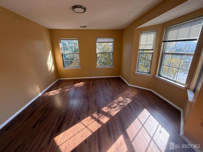 Building Photo - 131 Albury Way