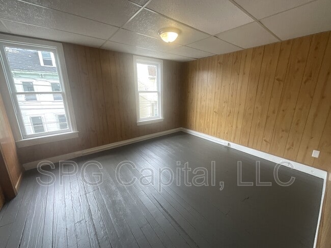 Building Photo - 139 Cedar St