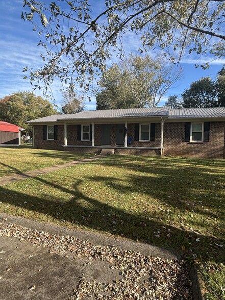 Primary Photo - 1606 Deer Hollow Dr