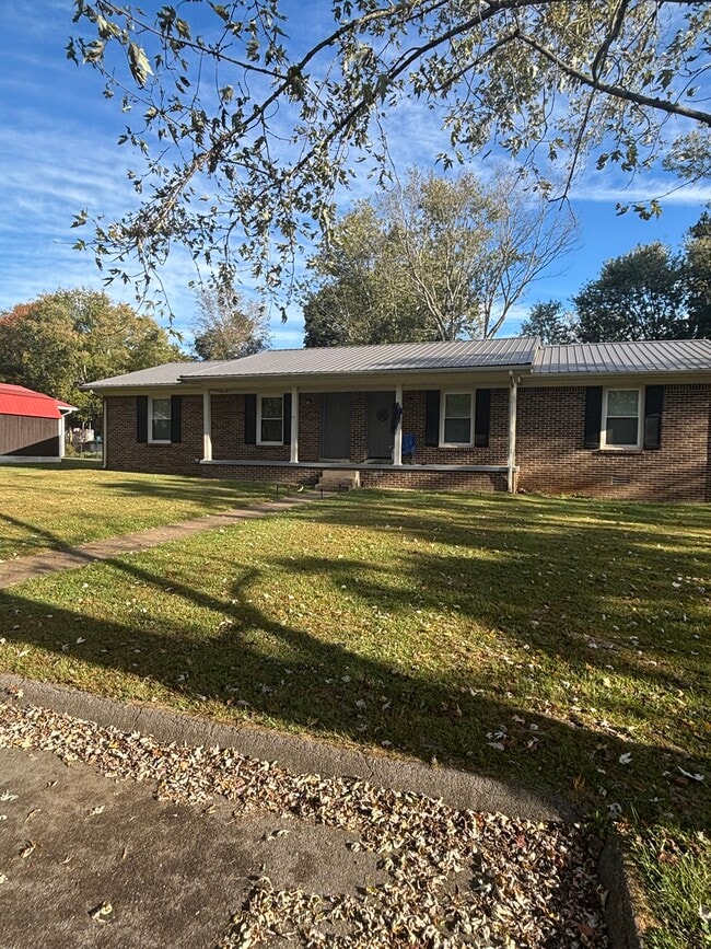 Building Photo - 1606 Deer Hollow Dr