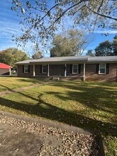 Building Photo - 1606 Deer Hollow Dr