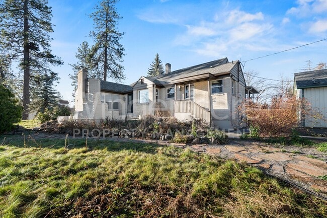 Building Photo - South Hill Charm