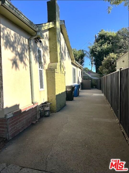 Building Photo - 1246 N Genesee Ave