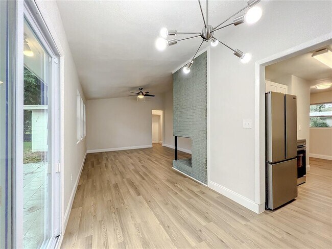 Building Photo - 629 NE 26th Ave