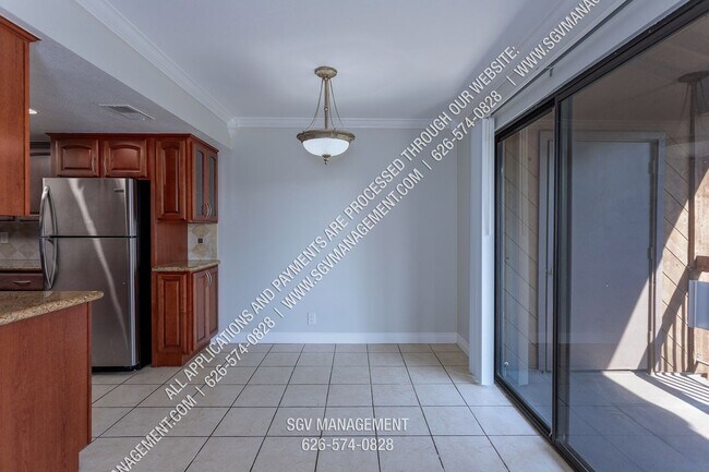 Building Photo - Condo with Pool, Washer & Dryer, Hardwood ...