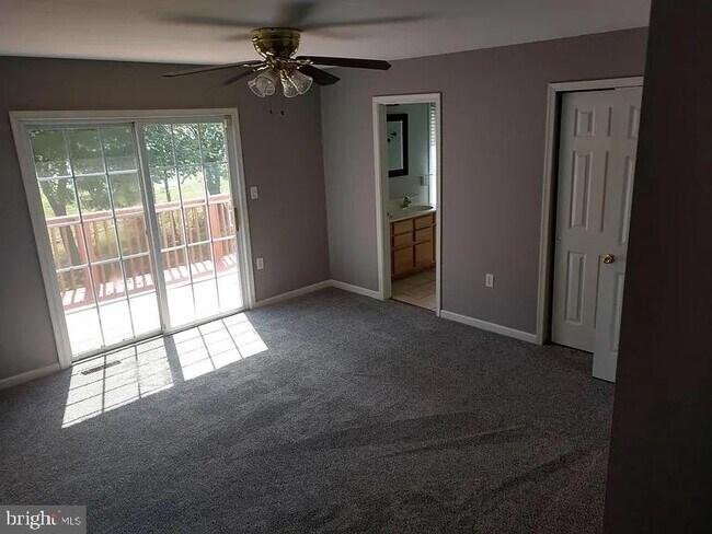 Building Photo - 356 Oak Lee Dr