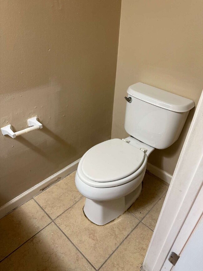 Building Photo - Beautiful two bed/1.5 bath in the heart of Alamo Heights