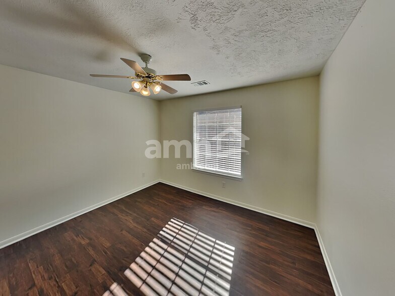 Building Photo - 2750 Hidden Spring Falls Dr