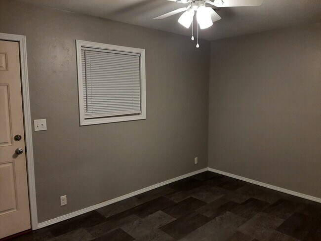 Building Photo - 2 S West St