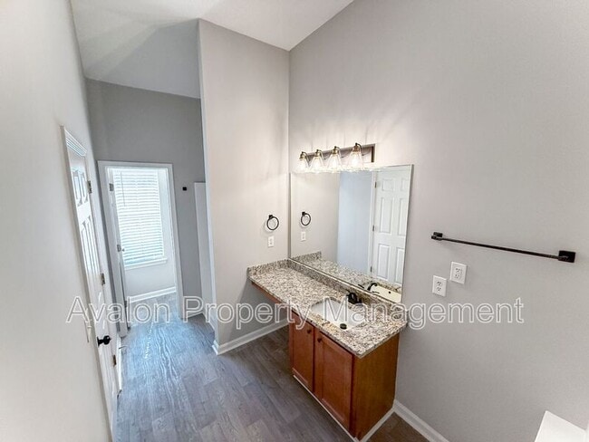 Building Photo - 282 Bonnes Dr SW