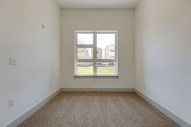 Building Photo - Walk to Geodis - 1 Bed Condo in WEHO!
