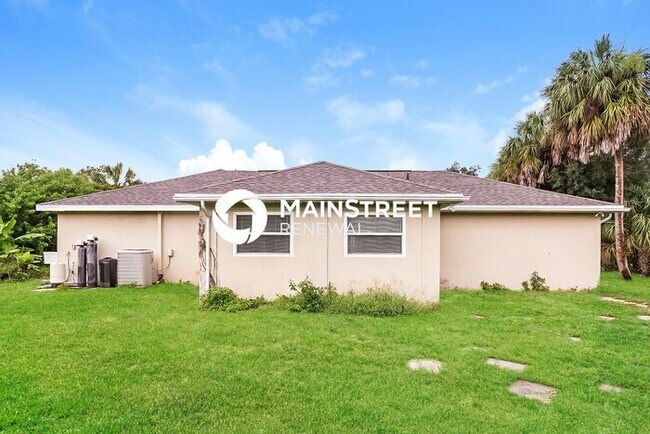Building Photo - 3 Bedroom Pet-Friendly Home in North Port, FL with Main Street Renewal