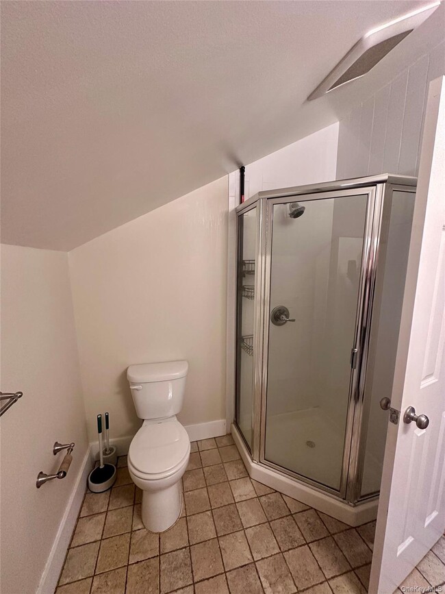 Building Photo - 12 Main St