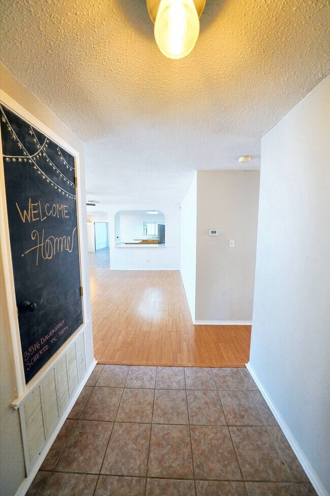 Building Photo - Charming 3-Bedroom Home in Ashley Place - ...